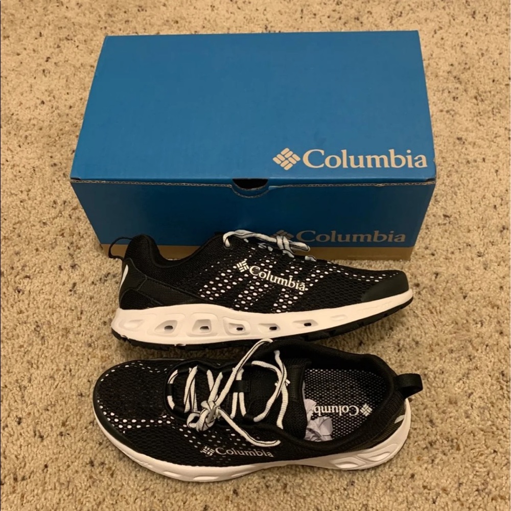 New in box women's 9.5 Columbia shoes.